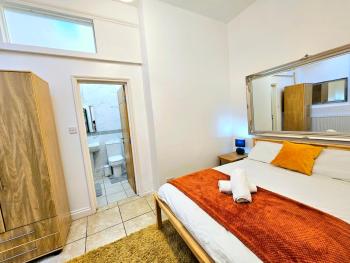 4 Bedroom, 3 Bathroom Private House in Central London, 3 minutes walk to Edgware Road Station, London (photo 5)