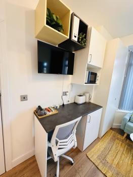 R1 - Newly Renovated Private Room with its own kitchenette in shared house by QE Hospital, Birmingham (photo 4)
