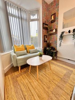 R1 - Newly Renovated Private Room with its own kitchenette in shared house by QE Hospital, Birmingham (photo 3)