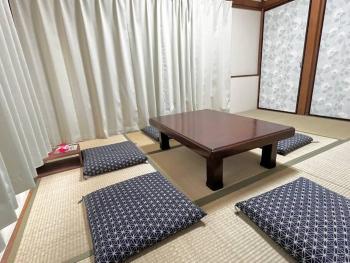 2階建1棟貸しの寝室4部屋 無料高速Wi-Fi, Yokohama (foto 3)