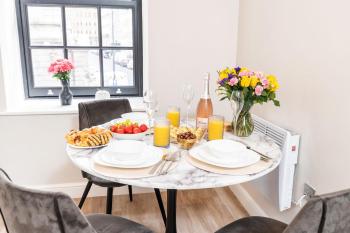 Exceptional Apartment & Gorgeous Interior & King size bed, Leeds (Foto 3)