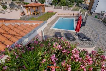 Villa with pool, large garden and beautiful sea view by TRAVELER tourist agency Krk - ID 2210, Crikvenica (zdjęcie 3)