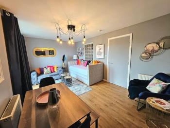 4 Separate Beds, Sleeps 6, Beautiful 2 bed Apt, Edinburgh (photo 3)