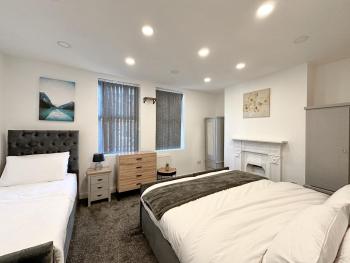 Large Home In Heart Of Bustling Levenshulme, Manchester (photo 4)
