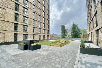 Central Apartment - Terrace - Cinema -Free Parking, Manchester (photo 2)