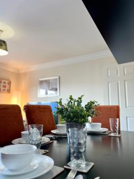 Stylish Modern Flat with Juliet Balcony & Parking, Glasgow (Foto 5)