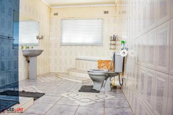 House - Sleeps 10 - Pool - Parking - Patio, Bulawayo (photo 3)