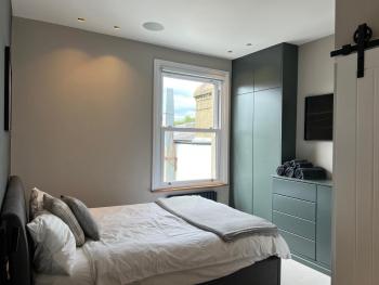 Convenient Clapham Junction Flat, London (photo 4)