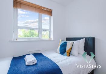 Spacious 3BDR House By Vista Stays Short Lets & Serviced Accommodation Salford With Pool Table & Free Parking, Manchester (photo 4)