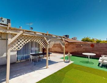 Stylish 3-Bedroom Las Vegas Getaway with Amenities, Las Vegas (photo 4)