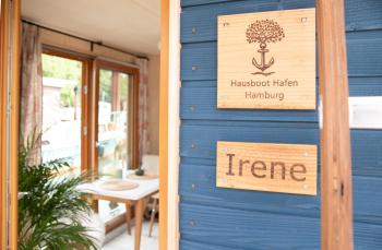 Tiny-Hausboot Irene mit Kamin und Dachterrassenlounge, Hamburg (photo 2)