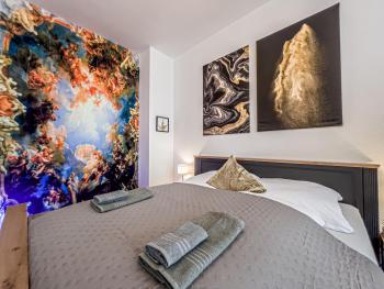 Große 3 Schlafzimmer Unterkunft mit Küche, Bad, Waschmaschine & Balkon am Zoo, Leipzig (Foto 4)