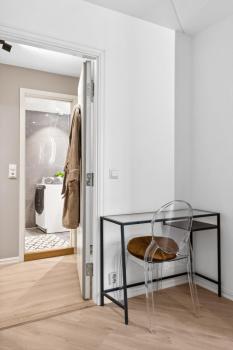 Luxurious modern room in central Oslo - EUR 4k Expensive Bed and 82'' Cinematic TV, Oslo (foto 5)