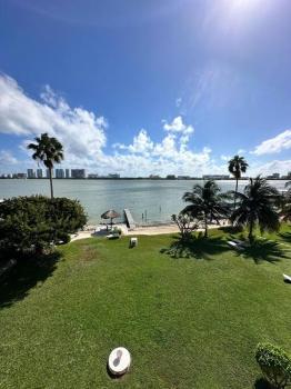 Lagoon-Front House in Hotel Zone Central Location with Easy Access to Top Attractions, Cancún (fotografie 3)