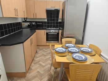 Liverpool Haven, Stylish and Spacious 3-Bedroom Apartment with City Access, Liverpool (photo 4)