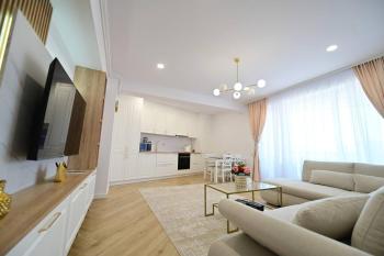 FLH - SIBIU - The Evolution LUXURY Apt - 2 Bedrooms, 1 Livingroom, 2BA with 3 ACs Units and Panoramic view - Sleeps 6 - Shopping City Mall, Şelimbăr (foto 2)