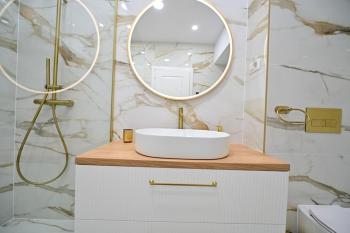 FLH - SIBIU - The Evolution LUXURY Apt - 2 Bedrooms, 1 Livingroom, 2BA with 3 ACs Units and Panoramic view - Sleeps 6 - Shopping City Mall, Şelimbăr (foto 5)
