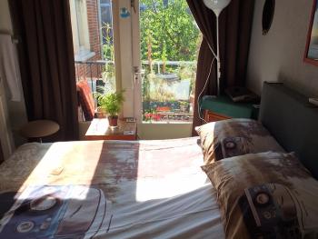 Homey Budget Bedroom, Amsterdam (photo 5)