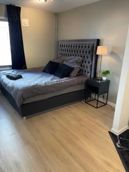 Luxurious modern room in central Oslo - EUR 4k Expensive Bed and 82'' Cinematic TV, Oslo (foto 2)