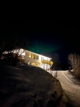 Beautiful view - close to the sea, mountains and nature, Kvaløya (foto 2)