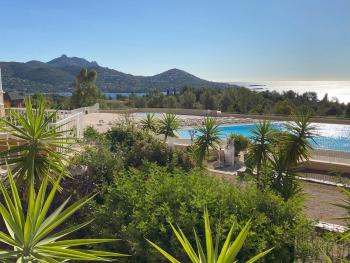 AGAY, Cap Esterel, magnifique vue mer panoramique et Esterel, terrasse, piscines, parking, dernier étage, 3 étoiles, Saint-Raphaël (photo 4)