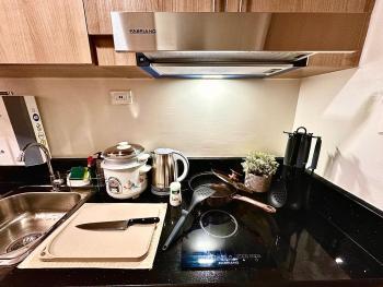 Luxury Condo with balcony on amenity floor, easy access to pool, Sky Garden, Working Lounge and Gym in Makati 7F, Manila (fotografie 3)