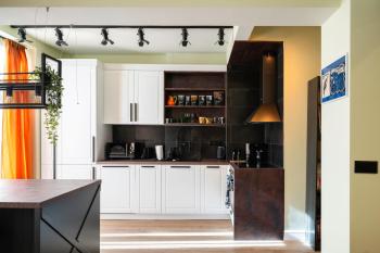 Urban Charm & Comfort - Chic 2BD in Prime Location by Flat Mаnager, Sofia (Foto 5)