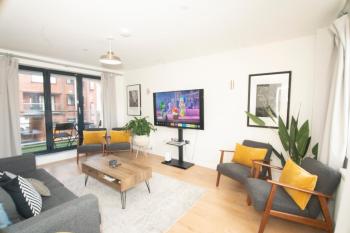 Spacious 4BR 4BA gated townhouse with balconies, Central JQ, Бирмингем (фото 4)