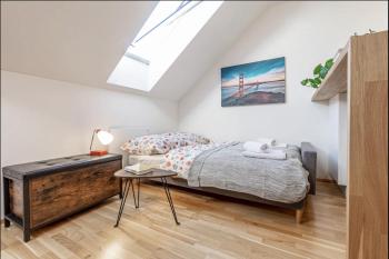 Minimalist's Dream - sunny cozy studio in New Town, Praga (foto 3)