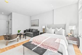 Luxe Studio w Juliet Balcony in Upper East, New York (Foto 5)