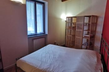 Bilocale in corte ristrutturata, Angera (foto 4)