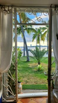 Bamboo on the beach - Spacious beachfront studio, Baie Nettle (fotografie 4)