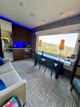 HOLLYWOOD HILLS JETLINER VIEWS at STUDIO 1080 HOLLYWOOD, Los Angeles (zdjęcie 2)
