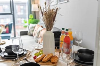 Tropical Suite - 2 Bed 2 Bath City Centre Netflix Games - Exclusive Weekly and Monthly DEALS - Raozee Homes, Birmingham (fotografie 5)