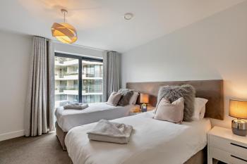 1 Rockham - Luxury Apartment at Byron Woolacombe, only 4 minute walk to Woolacombe Beach!, Вулакомб (фото 4)