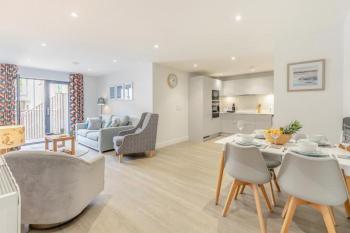 2 Rockham - Luxury Apartment at Byron Woolacombe, only 4 minute walk to Woolacombe Beach!, Woolacombe (photo 3)