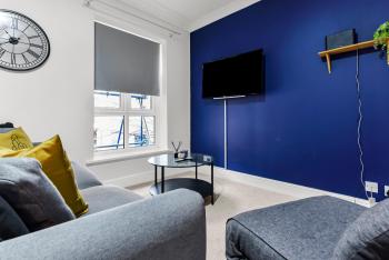Cosy Canary Wharf Apartment, London (photo 2)