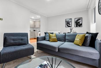 Cosy Canary Wharf Apartment, London (photo 3)