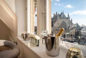 Cathedral View - An Exclusive Private Apartment on Cathedral Green, Exeter, Exeter (photo 2)