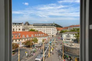 Emerald Design - Historic City Center with Free Parking & Panoramic View by HERO HOMES, Graz (zdjęcie 5)