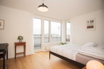 Top floor studio with terrace and free BaselCard, Basilea (foto 3)