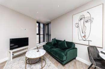 Stylish City Centre Flat - Walk to Trinity & Station, Leeds (photo 3)