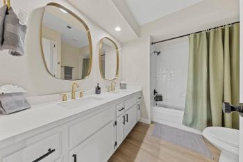 4Br Model Home w Pool and Pool table in Henderson, Лас-Вегас (фото 5)