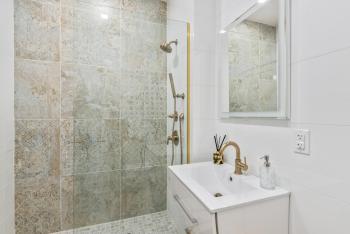 Studio w Charming Juliet Balcony in Upper East, New York (Foto 3)