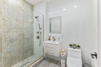 Studio w Charming Juliet Balcony in Upper East, New York (Foto 4)