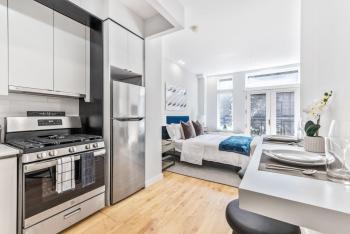 Studio w Charming Juliet Balcony in Upper East, New York (Foto 5)