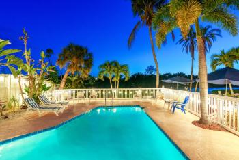 Heron Lagoon, dock, pool, the Poolside Complex at Siesta Key Bungalows, Siesta Key (Foto 3)