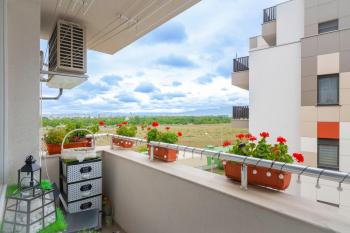 Feel Right at Home - Bright and Modern Apartment by Flat Mаnager, Sofia (Foto 5)