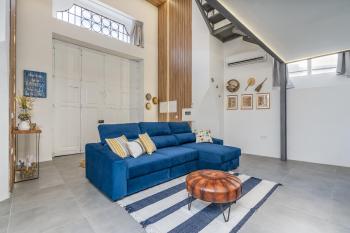 Host Wise - Elegant Loft with Historic Charm & Terrace, Portel (photo 4)