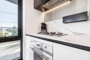Light & Bright Apt Close to Beach & Fitzroy St, Melbourne (photo 4)